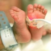 Un congé de paternité prolongé pour les pères d’un nouveau-né hospitalisé 